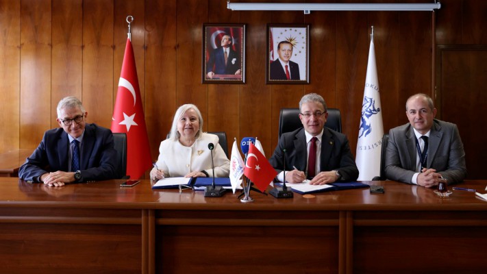 DEÜ'nün onkoloji araştırmalarına KİTVAK desteği
