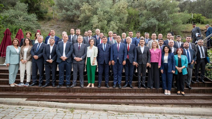İzmir'in belediye başkanları bir araya geldi