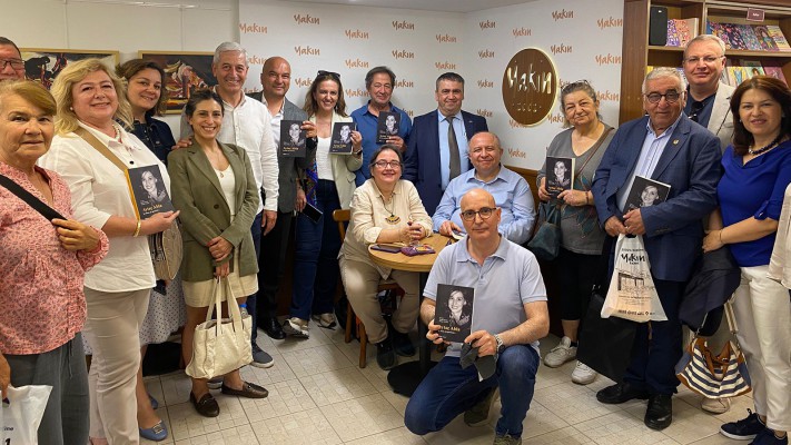 İmzalar Aytaç Abla için atıldı