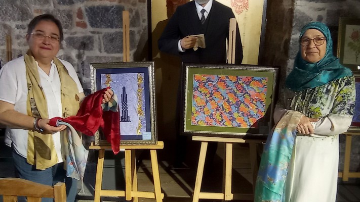 Ebru sanatçısı Ömür Akbay'ın 25. yıl sergisi