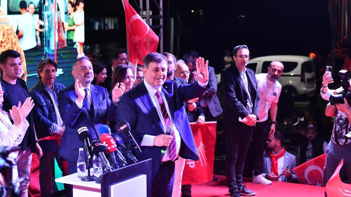 Cemil Tugay İzmir Büyükşehir Belediye Başkanı