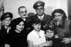 Onur Şenli ve ailesi