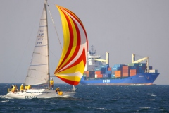Körfez... Yelkenli... Yük Gemisi... [Fotoğraf : Berk Altınışık]